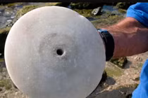 Khai quật đĩa đá cổ 2.500 năm tuổi, bí mật trấn tà gây sửng sốt