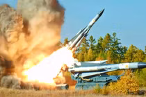 Ukraine tái sử dụng hệ thống tên lửa đất đối không S-200