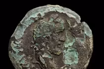 Phát hiện đồng xu cổ khắc Nữ thần Luna gây chấn động giới khảo cổ”