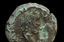 Phát hiện đồng xu cổ khắc Nữ thần Luna gây chấn động giới khảo cổ”