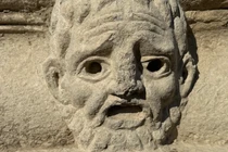 Mặt nạ cổ kỳ dị trong tàn tích nhà hát Kastabala