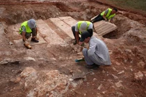 Ngôi mộ La Mã chứa chữ song ngữ độc đáo, danh tính chủ nhân gây sốc 