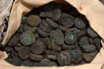 Phát hiện 254 đồng xu cổ hé mở bí ẩn lớn tại Nhà thờ Hồi giáo