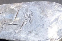 Sửng sốt thỏi bạc 45kg trong xác tàu đắm bí ẩn thế kỷ 17