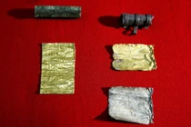 Giải mã bí ẩn bia nguyền rủa vàng trong lăng mộ La Mã