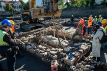 Khám phá quan tài La Mã 2.000 năm tuổi với đồ tùy táng cực hiếm