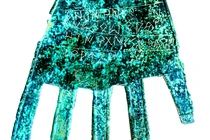 Bàn tay đồng dẹt khắc chữ lạ 2.000 năm tuổi 