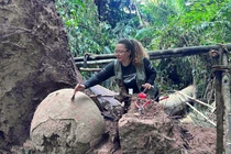 Phát hiện chiếc bình chứa hài cốt người và rùa gây chấn động