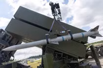 Thiếu đạn trầm trọng, Na Uy tích hợp tên lửa Ukraine vào NASAMS