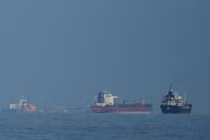 Nhóm tàu chiến Mỹ hoạt động tại eo biển Hormuz - khu vực then chốt trong chiến lược phong tỏa Iran.