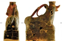 Bình gốm hình bò tót 2.000 năm tuổi gây chấn động giới khảo cổ