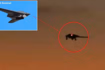 Một hình ảnh hiếm hoi ghi lại khoảnh khắc máy bay không người lái tàng hình RQ-170 Sentinel của Không quân Mỹ quay trở lại Puerto Rico vào sáng ngày 4/1/2026, sau khi được cho là đã thực hiện nhiệm vụ hỗ trợ ISR (tình báo, giám sát, trinh sát) cho các đòn tấn công ban đêm của Mỹ và các chiến dịch đặc nhiệm tại Venezuela. (Nguồn ảnh: video lan truyền trên mạng xã hội X)