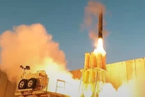 Như vậy về mặt lý thuyết, có bên nào “gần như đã thắng cuộc chiến”, lại cầu xin một kẻ thù được cho là “sắp bị đánh bại hoàn toàn”, ngừng bắn phá các vị trí của họ trong khu vực bằng tên lửa? Đại tá Douglas MacGregor đặt câu hỏi ngược lại.