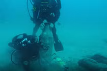 Phát hiện xác tàu đắm La Mã cổ đại chứa hàng nghìn bình garum