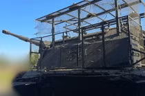 Nga trang bị cho pháo tự hành 2S19M2 lồng bảo vệ mới 