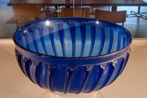 Bát thủy tinh xanh La Mã cổ đại nguyên vẹn gây chấn động