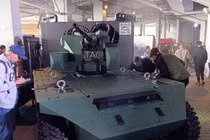 Ukraine ra mắt xe robot mặt đất chiến đấu hạng nặng điều khiển bằng AI 
