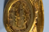 Bulgaria phát hiện chiếc nhẫn cổ 2.000 năm tuổi tượng trưng cho tình yêu