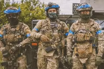 Theo kênh Telegram “Resident”, hơn hai nghìn quân thuộc Lực lượng vũ trang Ukraine (AFU) đang bị bao vây tại khu đô thị Myrnohrad, phía đông thành phố Pokrovsk. Kênh này lưu ý rằng, giao tranh ác liệt hiện đang diễn ra trong trung tâm thành phố.