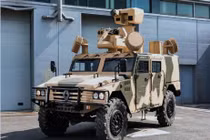 Để ứng phó với mối đe dọa ngày càng gia tăng của máy bay không người lái (UAV) trên chiến trường. Mới đây, hai công ty CILAS và Arquus của Pháp, đã có một bước tiến cực kỳ táo bạo, trong việc tích hợp hệ thống laser HELMA-LP vào tháp pháo điều khiển từ xa T1 HORNET. Một hệ thống chiến đấu hợp nhất, nơi mà vũ khí trang bị được kết hợp một cách hoàn hảo.