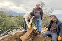 Phát hiện bia mộ La Mã cổ đại dưới chân núi Akdağ