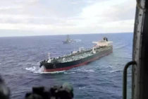 Mỹ tăng cường trừng phạt hàng hải, bắt giữ tàu dầu Venezuela trên biển