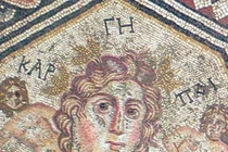 Khảo cổ phát hiện phụ nữ đội kẹp tóc càng cua cổ