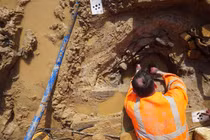 Giếng gỗ thời đồ đồng lộ diện, chuyên gia kinh ngạc vì...