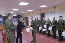 Có 12 binh sĩ Nga được thưởng nóng 195.000 USD vì lần đầu tiên bắn hạ được tiêm kích F-16 của Ukraine.