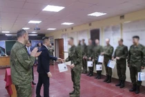 Có 12 binh sĩ Nga được thưởng nóng 195.000 USD vì lần đầu tiên bắn hạ được tiêm kích F-16 của Ukraine.