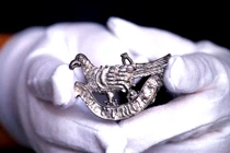 Chấn động phát hiện kỷ vật tình yêu trung cổ khắc thông điệp bất tử