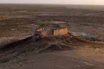 Khám phá bí mật khu định cư pháo đài sa mạc cổ đại ở Uzbekistan