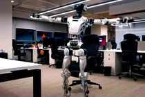 Thích thú xem robot Trung Quốc thư giãn cực chill xả stress 