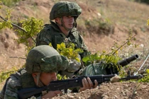 Vòng vây thép ở Donetsk, quân Ukraine mắc kẹt giữa làn mưa pháo Nga