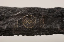 Phát hiện thanh kiếm Viking 1.000 năm tuổi còn nguyên vẹn khó tin