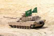 Xe tăng M1 Abrams của Lục quân Hoàng gia Saudi Arabia. (Ảnh: Joseph Kumzak)