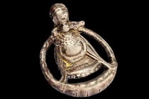 Họa tiết Viking hiếm khắc hình phụ nữ mang thai