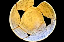 Sốc nặng chiếc bát ma thuật chứa bùa chú cổ xưa 