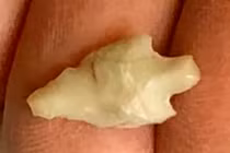 Phát hiện mũi tên 7.000 năm tuổi hé lộ bí ẩn người tiền sử