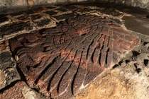 Đại bàng vàng trên phù điêu cổ tiết lộ nghi thức chấn động