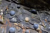 Bí ẩn vách đá biết "đẻ trứng", nơi Tôn Ngộ Không ra đời?