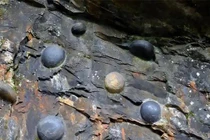 Bí ẩn vách đá biết "đẻ trứng", nơi Tôn Ngộ Không ra đời?