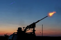 Bầu trời Nga rực sáng khi bị 121 UAV tấn công trong đêm