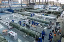 Cảnh phóng tên lửa từ hệ thống phòng không S-400