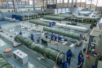 Cảnh phóng tên lửa từ hệ thống phòng không S-400