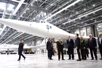 Máy bay ném bom chiến lược Tu-160 của Nga