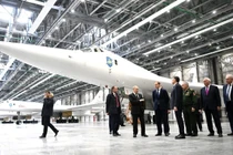 Máy bay ném bom chiến lược Tu-160 của Nga