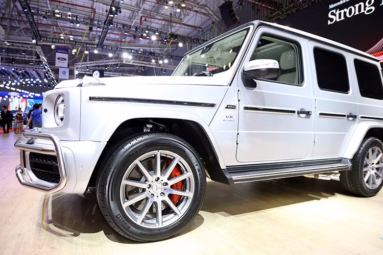 Được trang bị động cơ V8 4.0L với cụm tăng áp kép nằm giữa hai hàng xylanh, G-63 có khả năng tăng tốc từ 0 - 100 km/h trong 4,5 giây, tương đương với nhiều mẫu xe thể thao trứ danh.