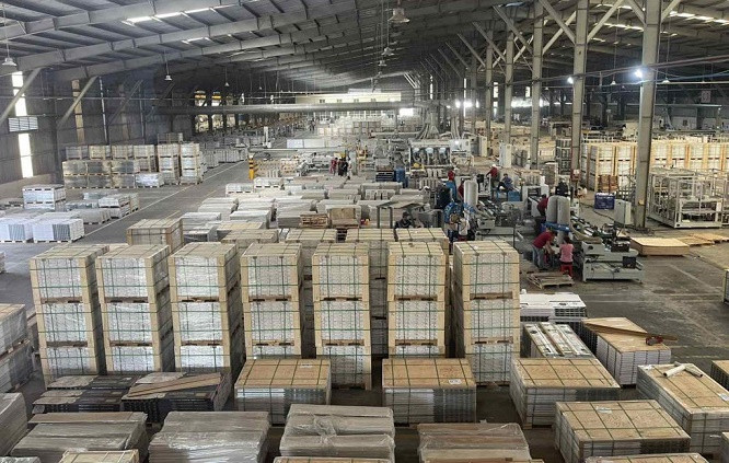 Vi pham thue, bi phat gan 1,8 ty, Nhua Pha Le lam an sao?