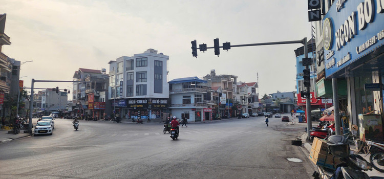 Quang Ninh: Loat den giao thong “chet” gay nguy co TNGT, loi vi pham-Hinh-2